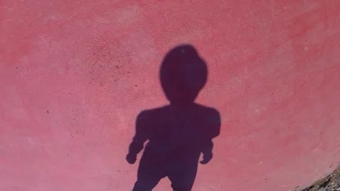 The shadow of a man in a Panama hat. 스톡 동영상 342286662