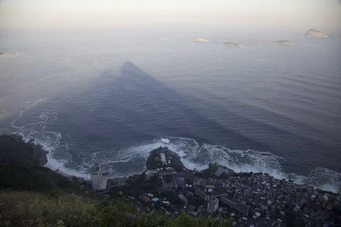 Shadow of the Moutain in the sea. Top view of vidigal favela 4k raw Vidéo 104073777