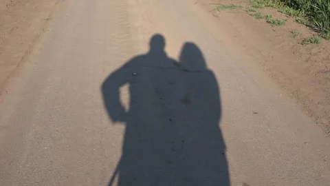 Shadow on the road 库存影片 153603386