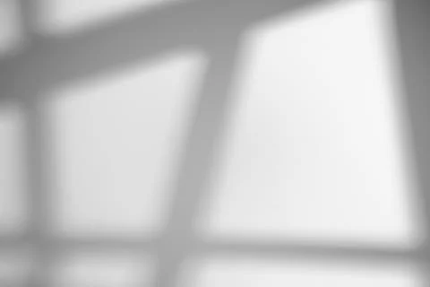 The shadow from the window on a white wall in sunny weather with bright light Foto stock