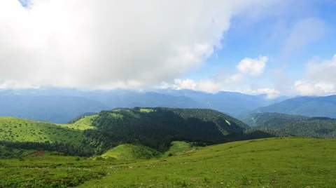 The shadows of the clouds in the mountains. Time Lapse. Sochi, Russia. 4K 스톡 동영상 53744507