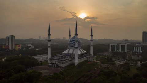 Shah Alam mosque during sunset 動画素材 155215765