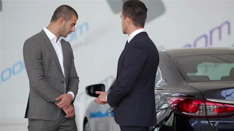 Shaking hands while purchase new car 스톡 동영상 252681308