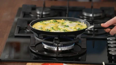 Shaking the pan while cooking the omelet Stock Footage 183541806