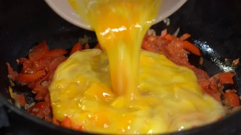 Shakshuka - middle eastern dish of eggs boiled in tomato sauce, pepper and onion Video stock 95028608