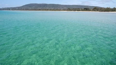 Shallow beach with white sand and turquoise water at Rosebud Beach. Australia Vídeo Stock 252067828