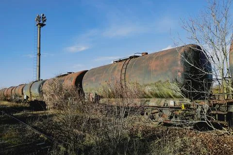 Shallow depth of field (selective focus) image with old and rusty railway oil Stock-Fotos