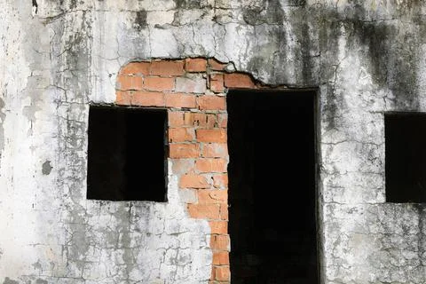 Shallow depth of field (selective focus) image with an abandoned building in  Foto stock