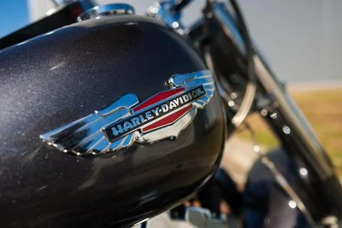 Shallow depth of field (selective focus) details with the Harley Davidson l.. Stock-Fotos
