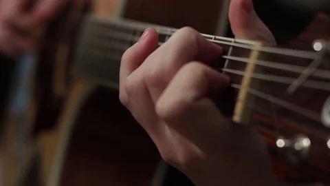 Shallow focus of the technique of the play on acoustic guitar Vídeo Stock 70853328