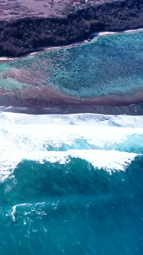 Shallow reef with deeper part in middle and waves crashing Stock-Footage 230298754