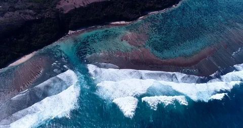 Shallow reef with deeper part, waves crashing and cliffs on coast Video stock 114601704