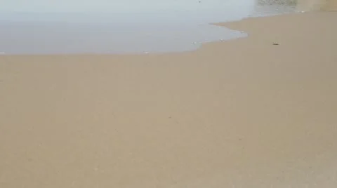 Shallow waves slowly moving up shore 스톡 동영상 40450770
