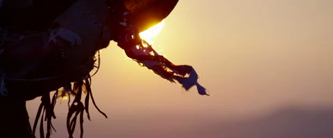 Shaman beats the drum in the sun Vidéo 50581496