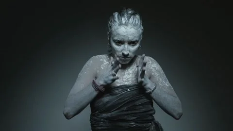 Shamanic dance of young witch. Vídeos de archivo 132815032