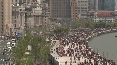 Shanghai Bund from above crowd abd trafic old buildings Stock Footage 2975477