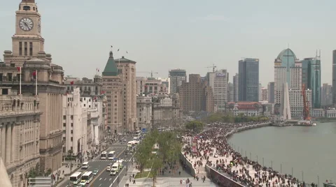Shanghai Bund crowded with old buildings and trafic Stock Footage 2975823