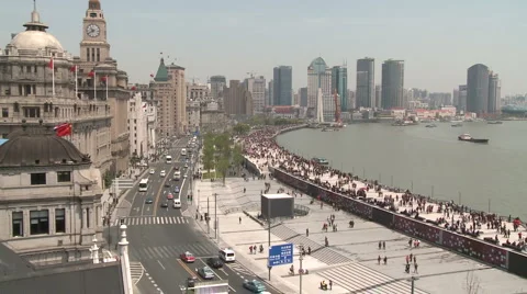 Shanghai Bund large view of the bund with crowd and trafic Stock Footage 2976054