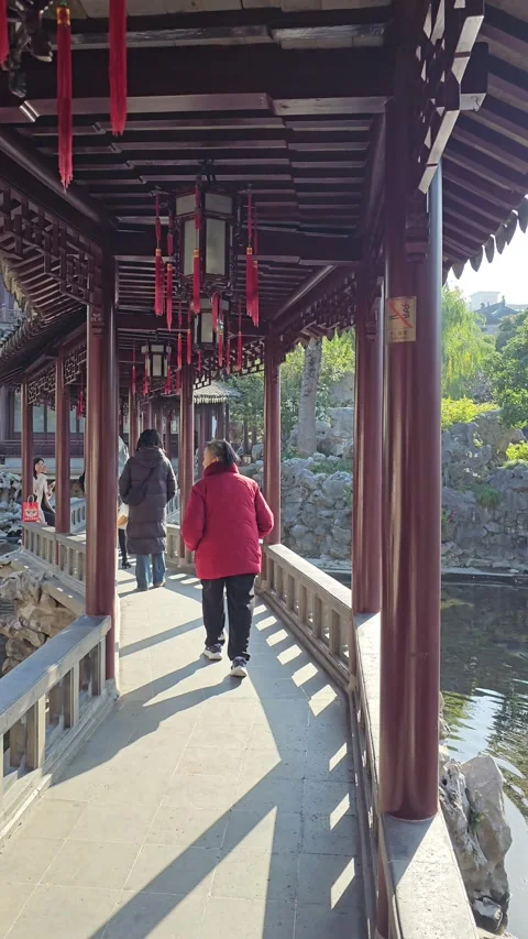 Shanghai, China - Yu Yuan Temple, Serenity and Ancient Elegance [8K] Vídeos de archivo 299014792