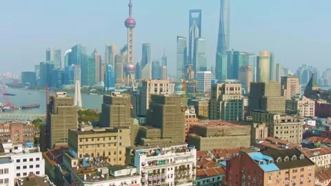Shanghai historic rooftops contrasting with modern Lujiazui skyline in China 库存影片 346430417