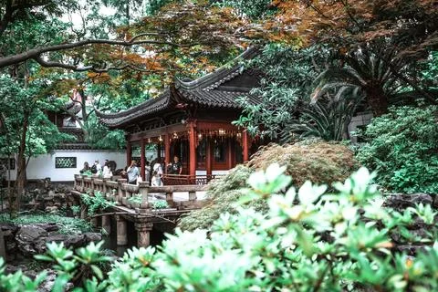 Shanghai - June 06 2024: Exploring the Yu Garden in Shanghai, the stunning Foto stock
