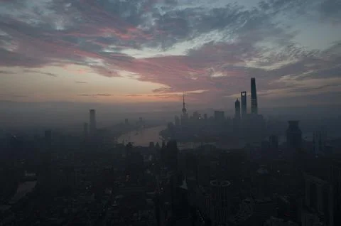 Shanghai Skyline at Dawn with Dramatic Clouds and City Haze Foto stock