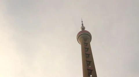 Shanghai tower tilt down on a misty cloudy afternoon Stock-Footage 12417026