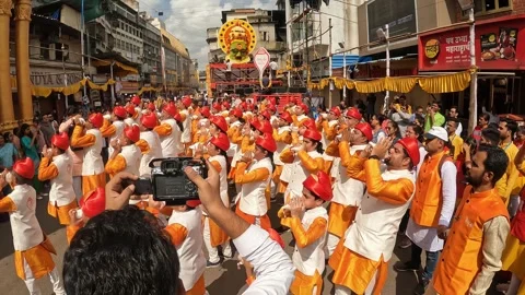 Shankhnaad, performs with hundreds of conch blowers. during Ganesh visarjan Stock Footage 285334387