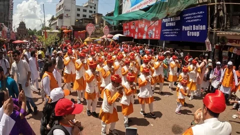 Shankhnaad, performs with hundreds of conch blowers. during Ganesh visarjan Stock Footage 285335054