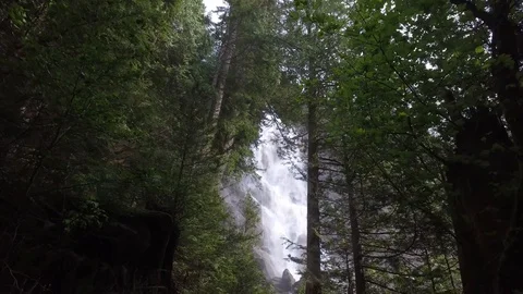 Shannon Falls - Cloudy 4K Stock-Footage 91367637