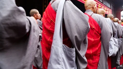 Shaolin monks praying in the temple Stockbeeldmateriaal 88677201
