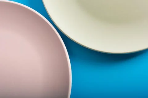 Shape of Circle Dish: green and pink plates in blue background Stock Photos