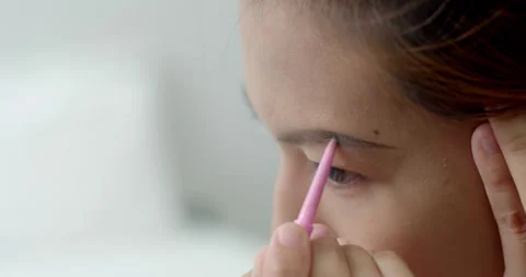 Shape your eyebrows to make them more beautiful.Draw a new eyebrow shape. Stock Footage 284755468