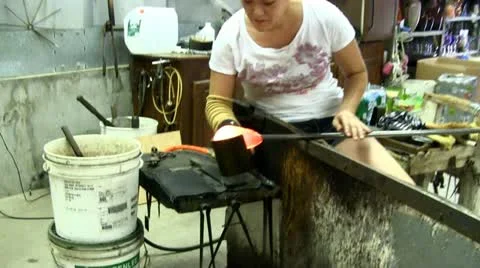 Shaping molten glass Video stock 12333295