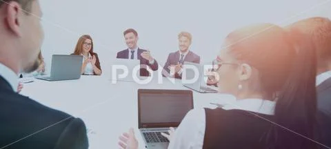Shareholders look to the laptops and learn about the development Stock Photos