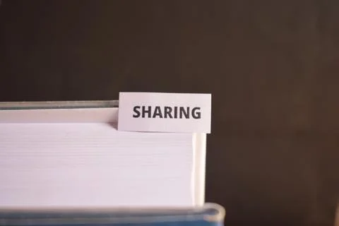 Sharing Paper Tab Between Book Pages for Teamwork, Communication and Knowle.. Stockfoto's