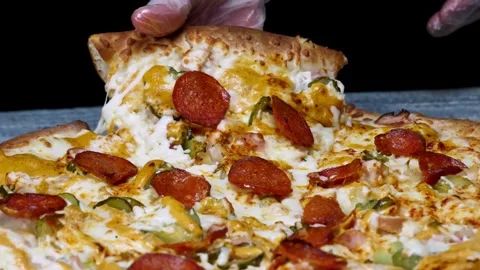 Sharing pizza, hands taking a piece of pizza from a box outdoor, family picnic, Vídeos de archivo 336586758