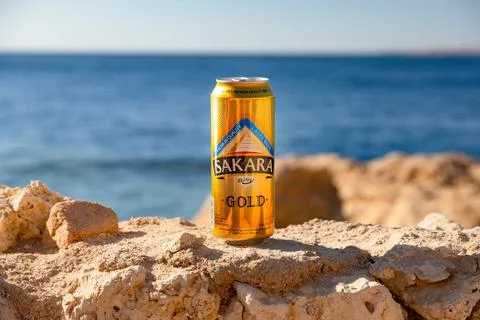 Sharm El Sheikh, Egypt - January 21, 2021: SAKARA GOLD beer in a metal can, a Fotos de archivo