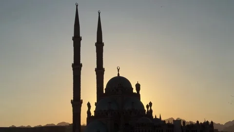 Sharm el sheikh, Egypt -MARCH 10, 2026: Al sahaba mosque silhouette during Stock-Footage 331194080