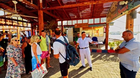 Sharm El Sheikh tourist queue Stockbeeldmateriaal 331404112