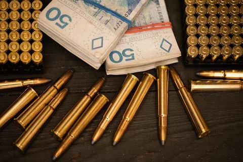 Sharp ammunition and a bundle of money lie on a military chest. Stock-Fotos