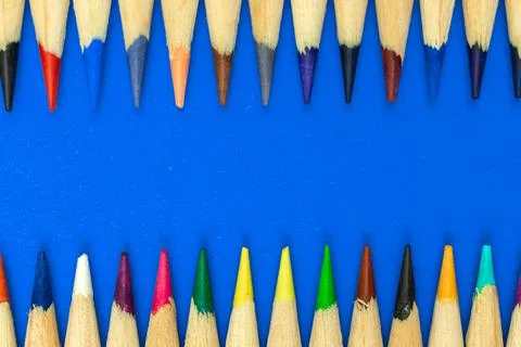 Sharp color pencils border, close-up to the sharp school pencils on a bright  Stockfoto's