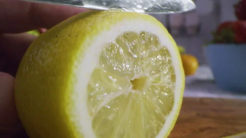 Sharp knife slicing through juicy lemon, extra closeup shot Vídeo Stock 341254192