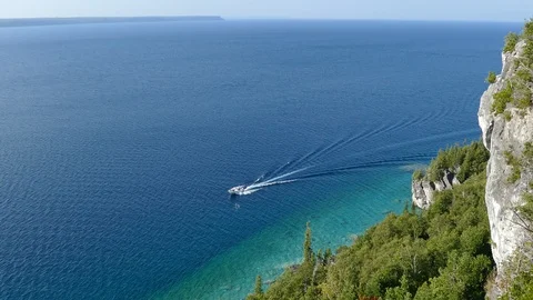 Sharp limpid sequence of boat viewed from heavenly elevated view point Vídeos de archivo 91900502