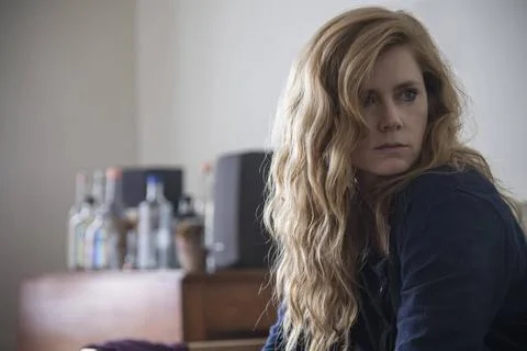  SHARP OBJECTS (mini, 2018) SHARP OBJECTS (mini, 2018) AMY ADAMS EDITORIAL... 库存照片