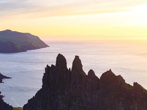 Sharp rock pinnacles of cliffs at sunset Foto stock