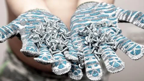Sharp screws in building gloves Stockfoto's