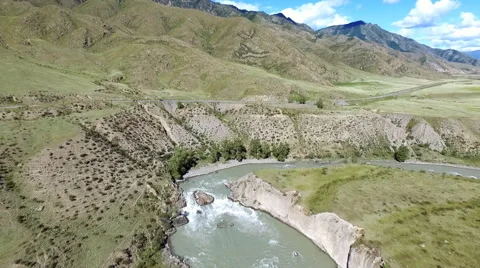 A sharp turn of the mountain river Video stock 67835544