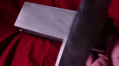 Sharpening kitchen knife on a whetstone. 4K UHD Vídeo Stock 73020750