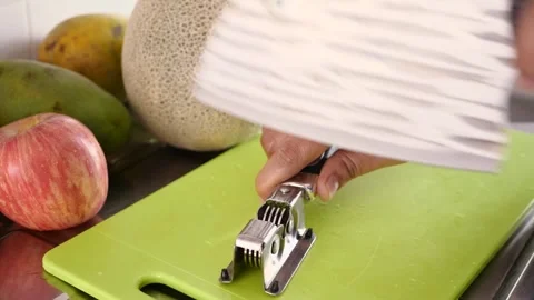 Sharpening knife before cutting fruit Video stock 280463042